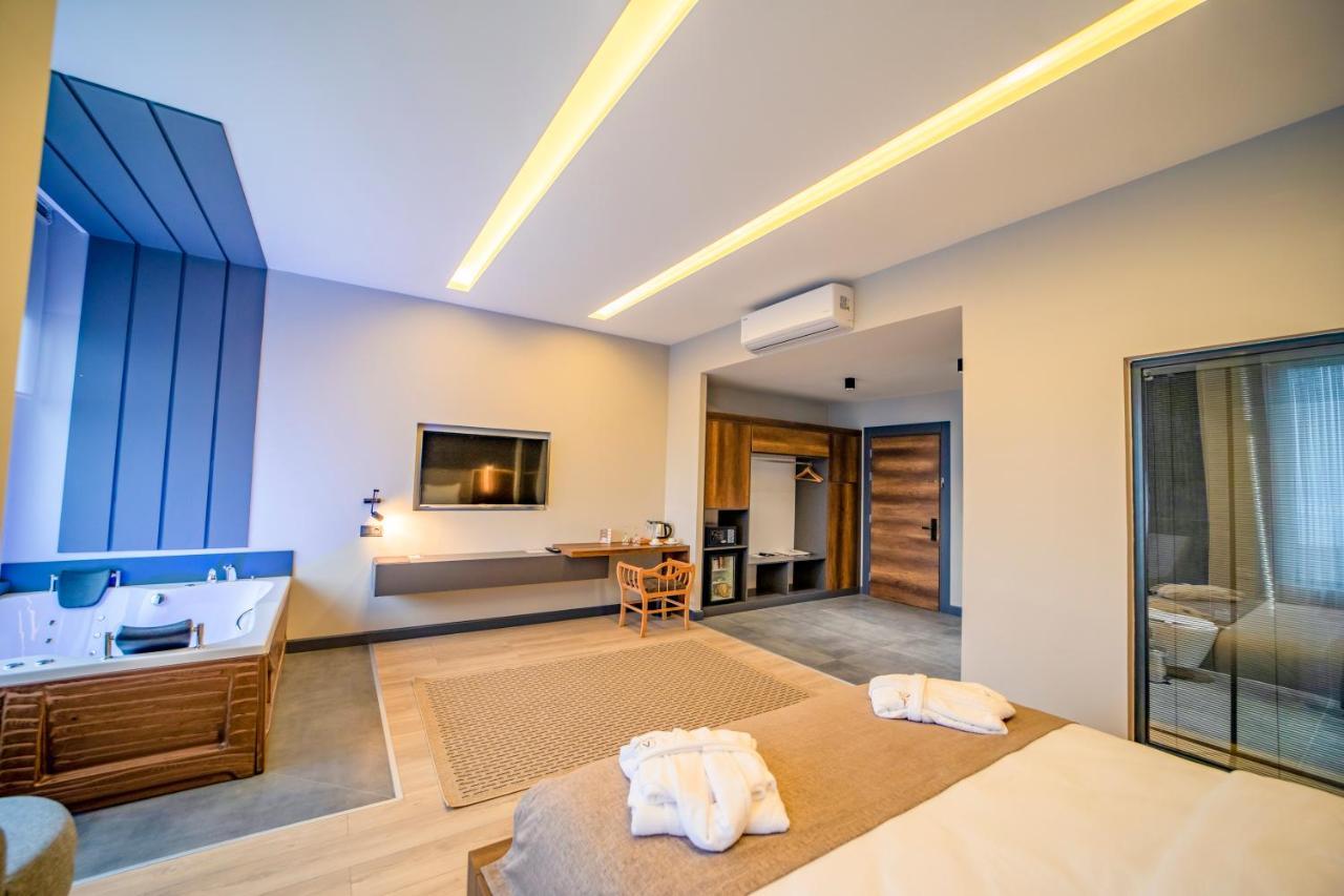 1300 m² dengan 4 kamar tidur dan 1 kamar mandi pribadi di Pusat Kota Trabzon Bagian luar foto