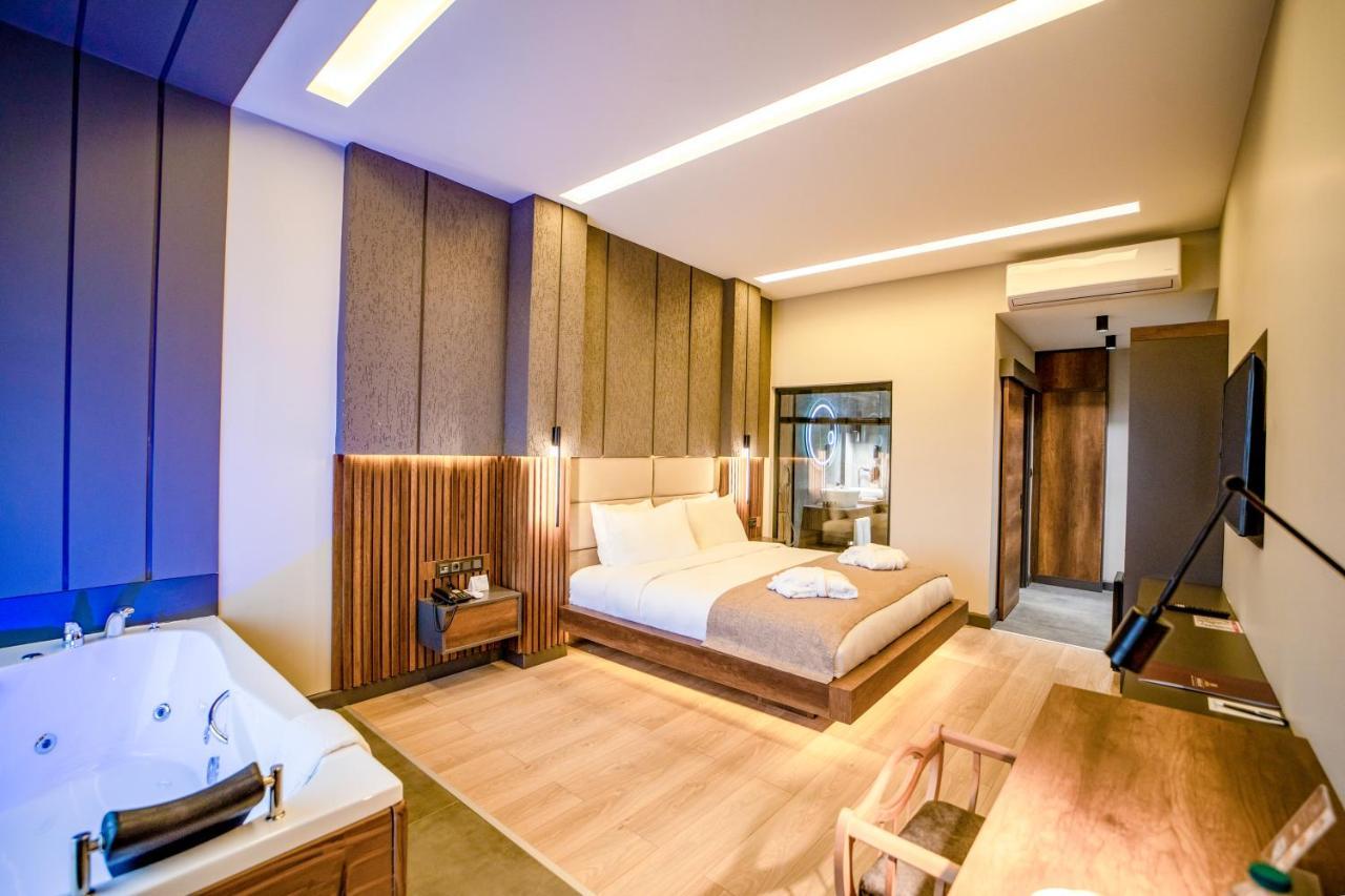 1300 m² dengan 4 kamar tidur dan 1 kamar mandi pribadi di Pusat Kota Trabzon Bagian luar foto
