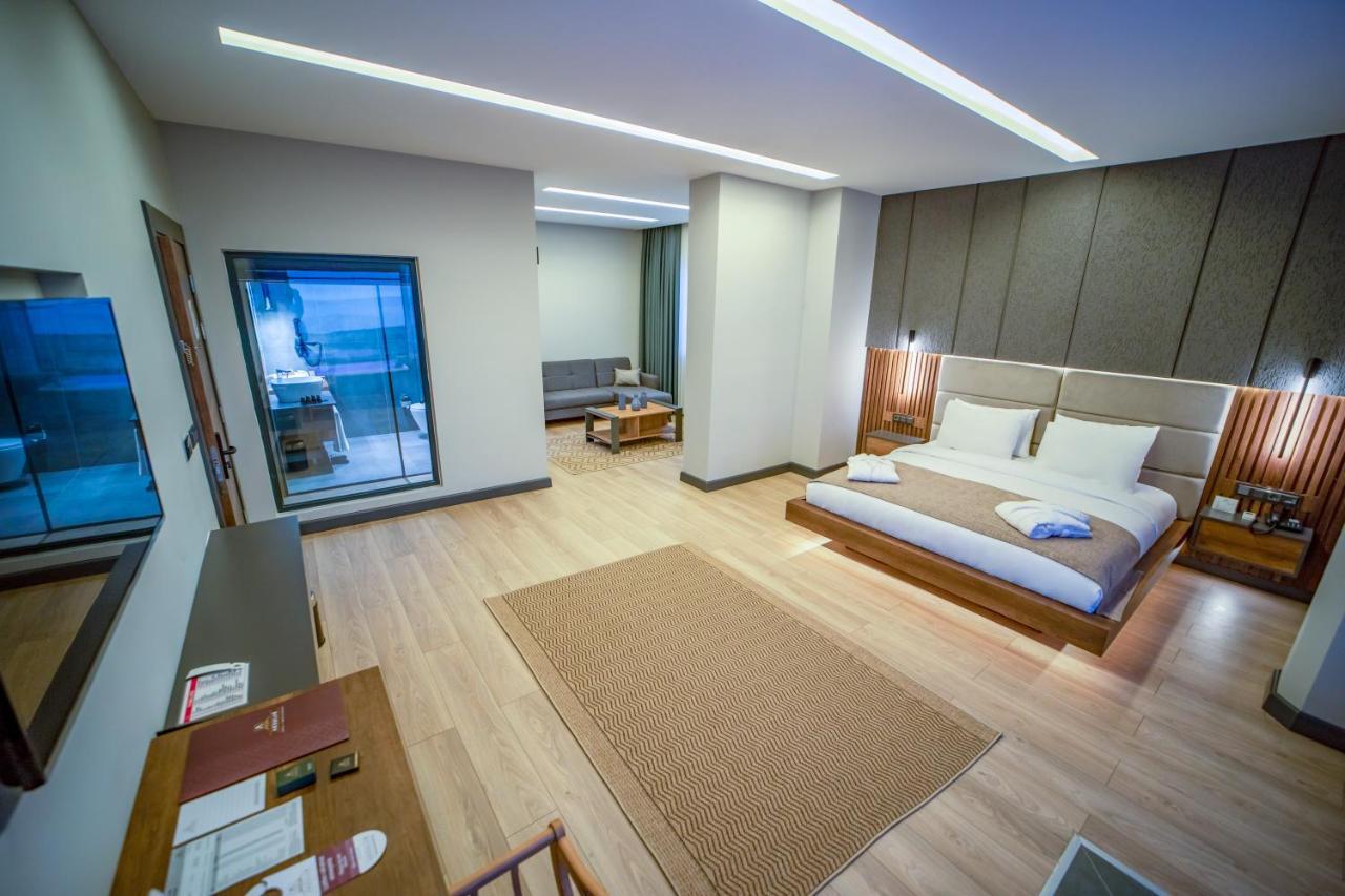 1300 m² dengan 4 kamar tidur dan 1 kamar mandi pribadi di Pusat Kota Trabzon Bagian luar foto