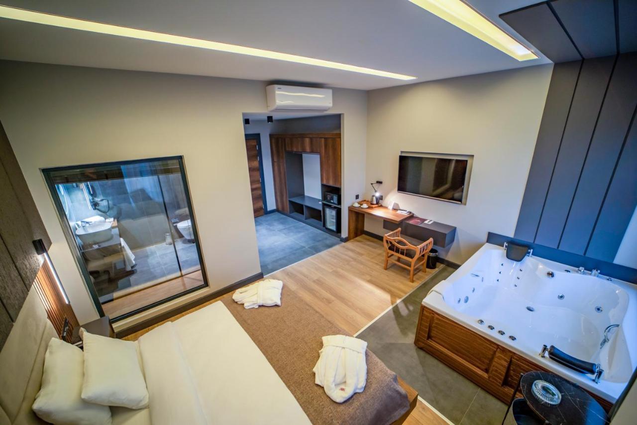 1300 m² dengan 4 kamar tidur dan 1 kamar mandi pribadi di Pusat Kota Trabzon Bagian luar foto